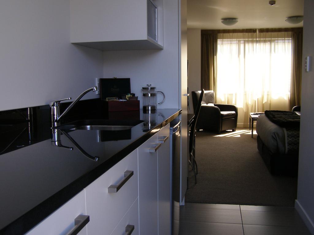 Bellano Motel Suites Christchurch Esterno foto A studio apartment in Paris, France