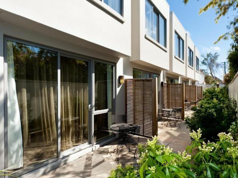 Bellano Motel Suites Christchurch Esterno foto The hotel's courtyard