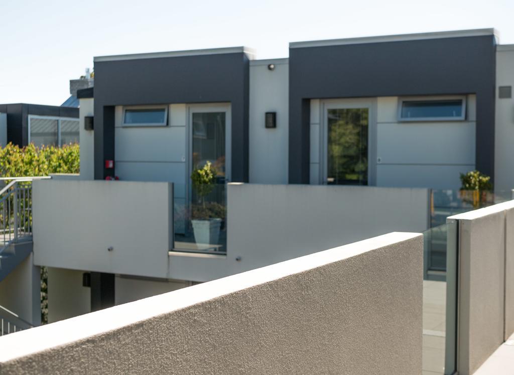 Bellano Motel Suites Christchurch Esterno foto Townhouses in the complex
