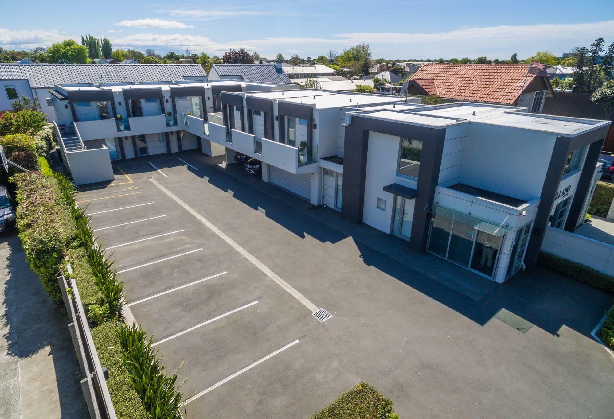 Bellano Motel Suites Christchurch Esterno foto Aerial view of the school