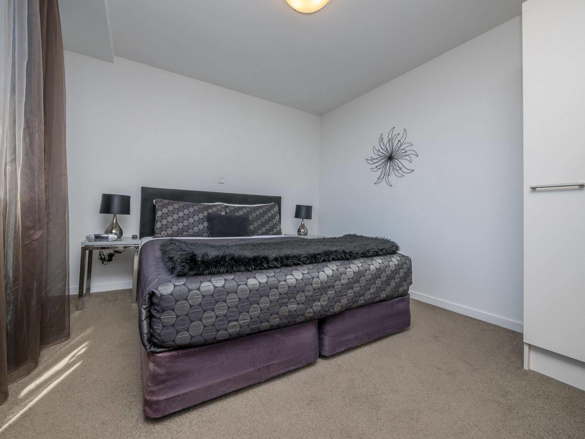 Bellano Motel Suites Christchurch Esterno foto A bedroom at the hotel