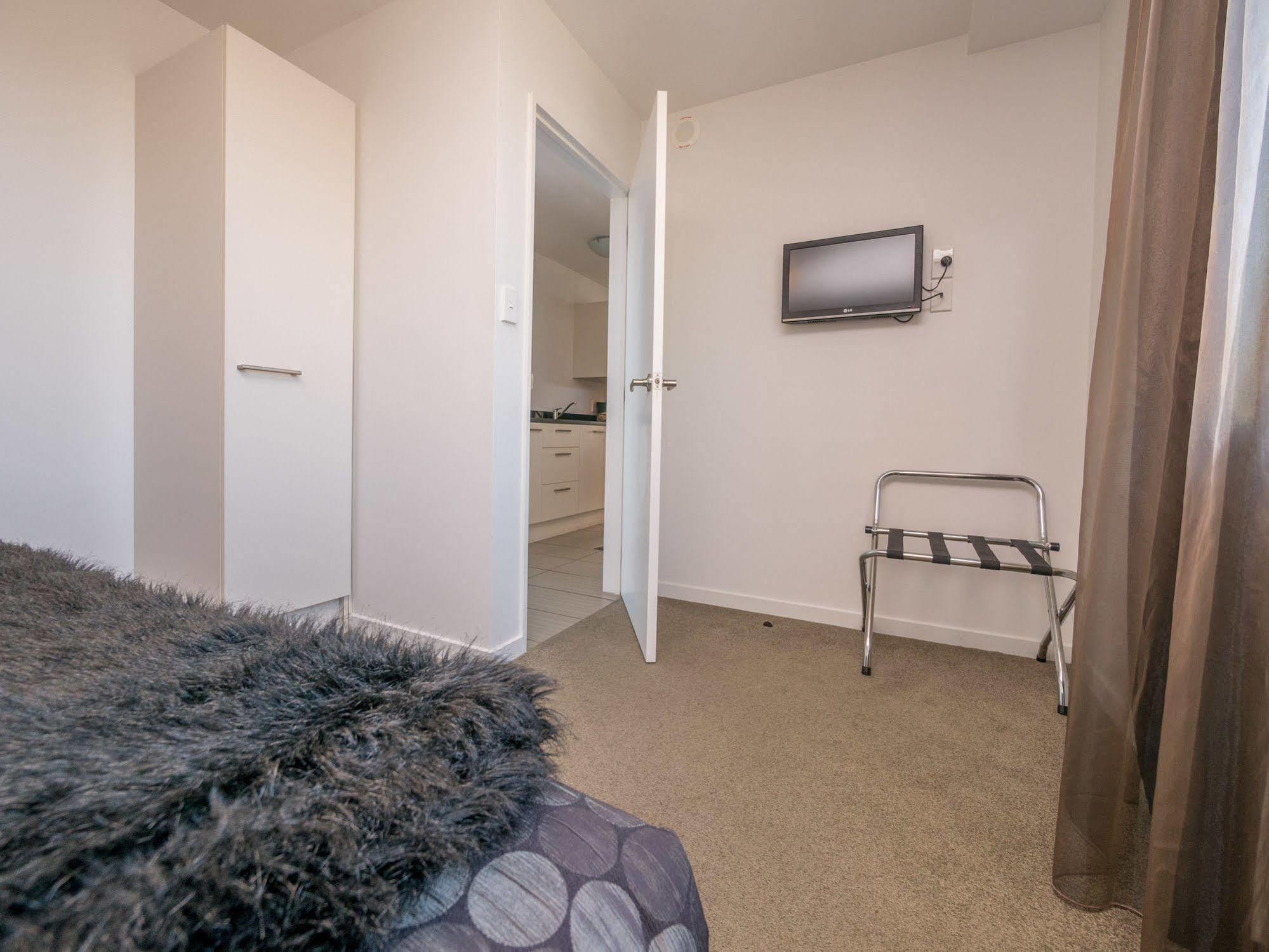 Bellano Motel Suites Christchurch Esterno foto A typical studio apartment