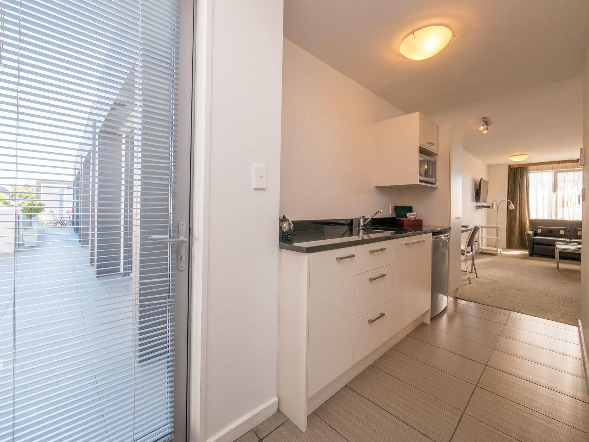 Bellano Motel Suites Christchurch Esterno foto A typical apartment