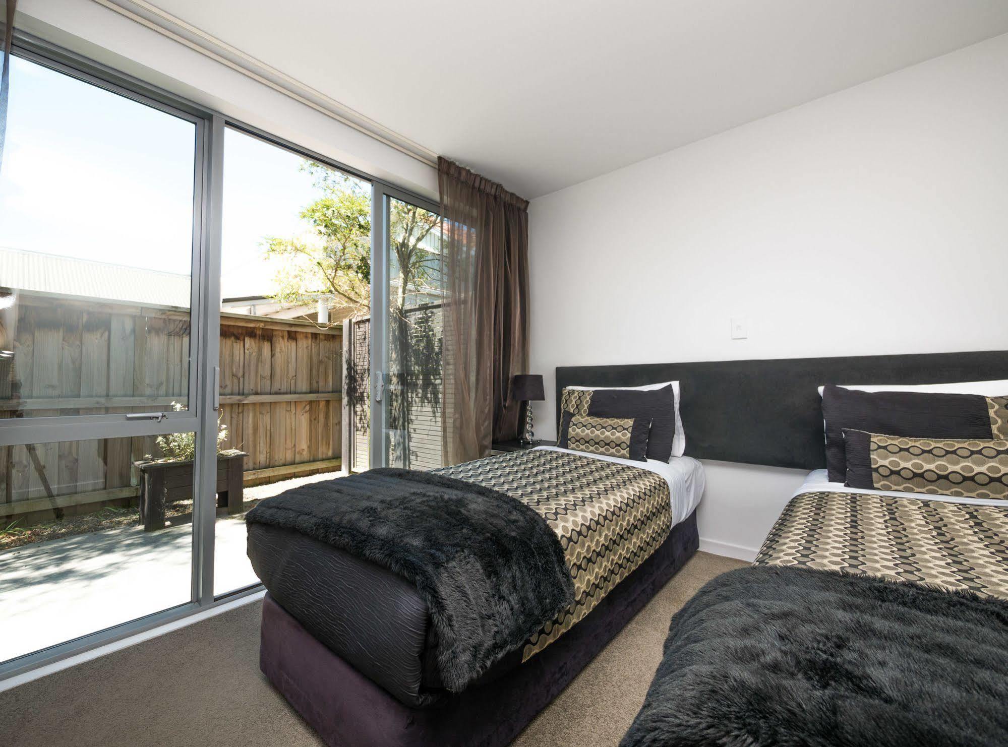 Bellano Motel Suites Christchurch Esterno foto A bedroom at the hotel