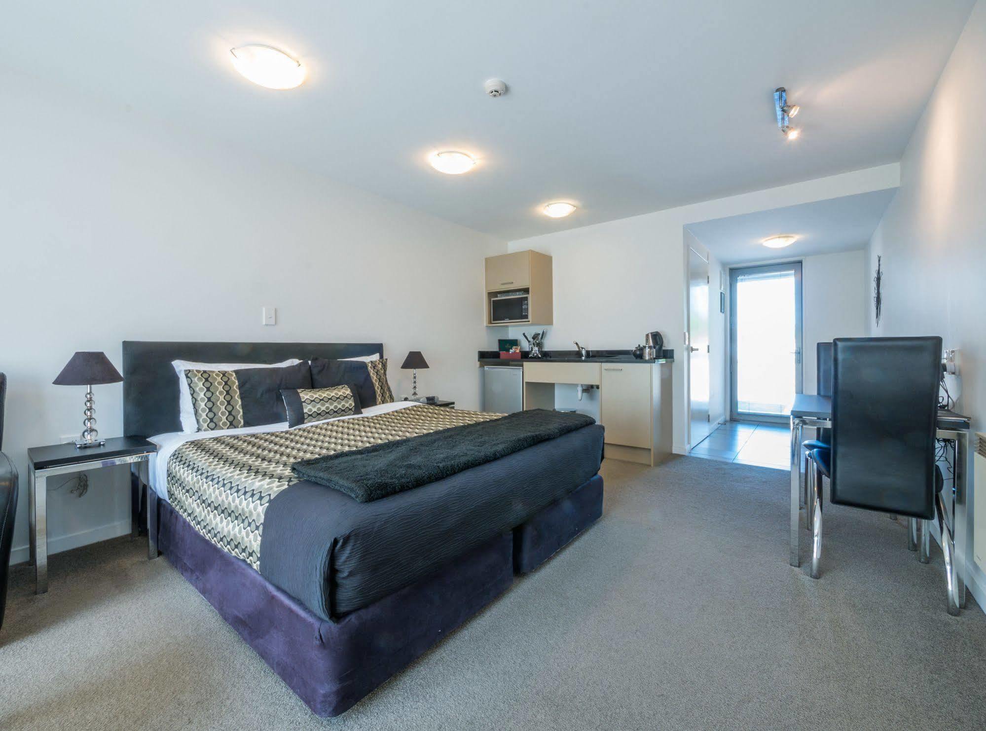 Bellano Motel Suites Christchurch Esterno foto Studio apartment